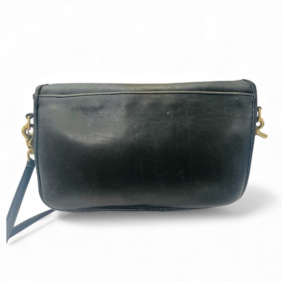 Vintage Coach 945 Black Glove Tanned Leather Cross Body Turn lock Flap Black - Picture 2 of 7